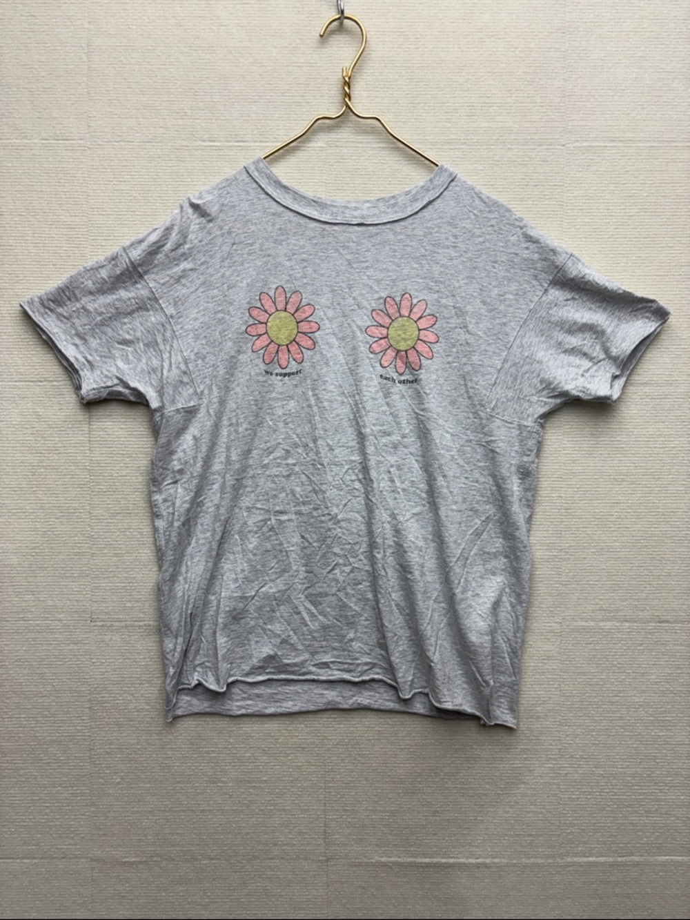 Aerie | oversized XXS Gray Tee with Pink Daisy Graphic
